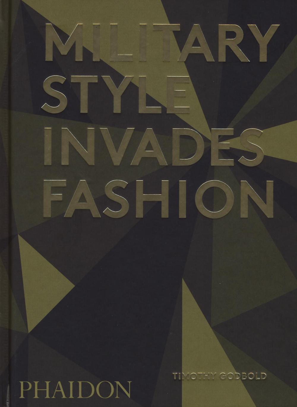 Military style invades fashion. Ediz. illustrata