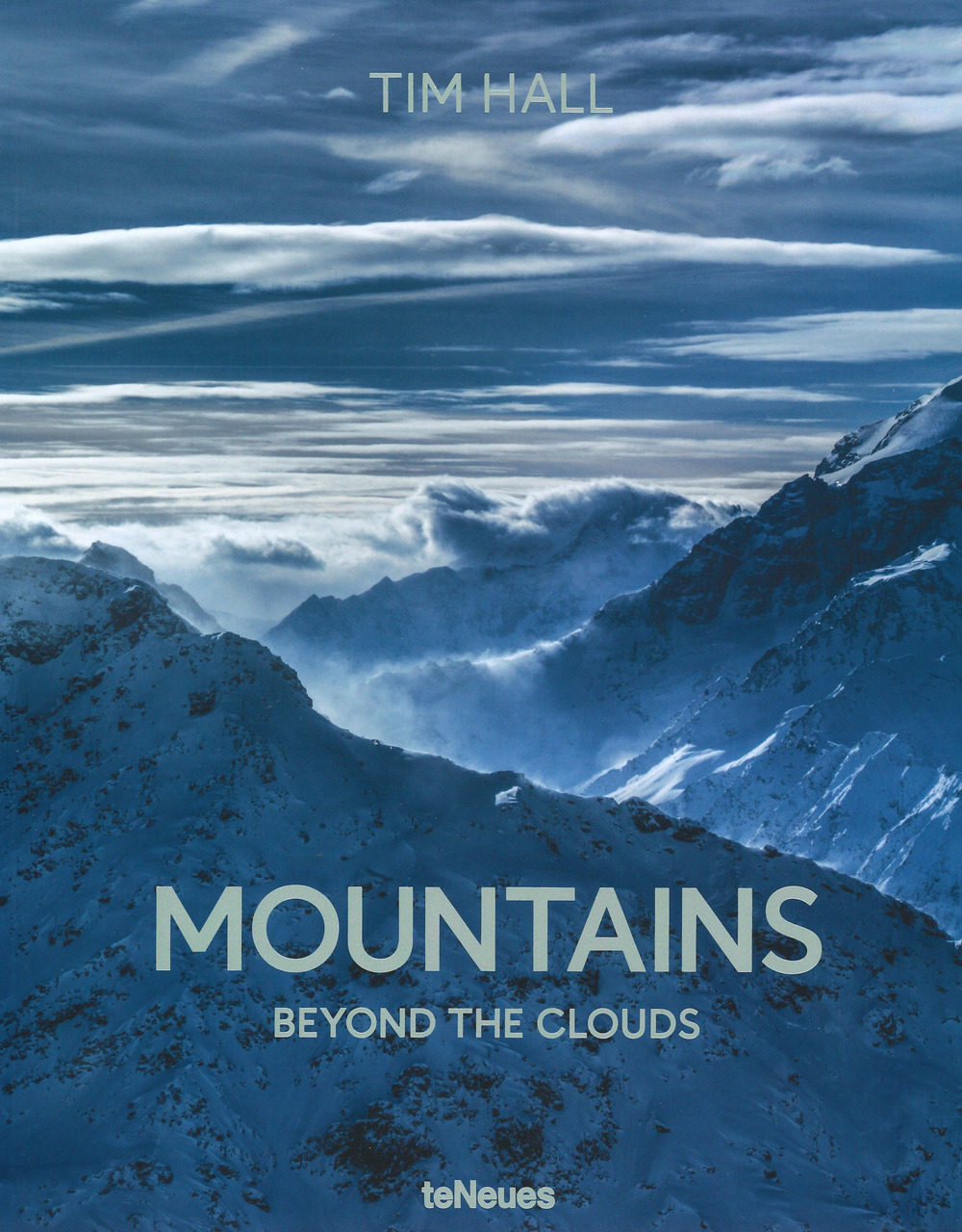 Mountains. Beyond the clouds. Ediz. a colori