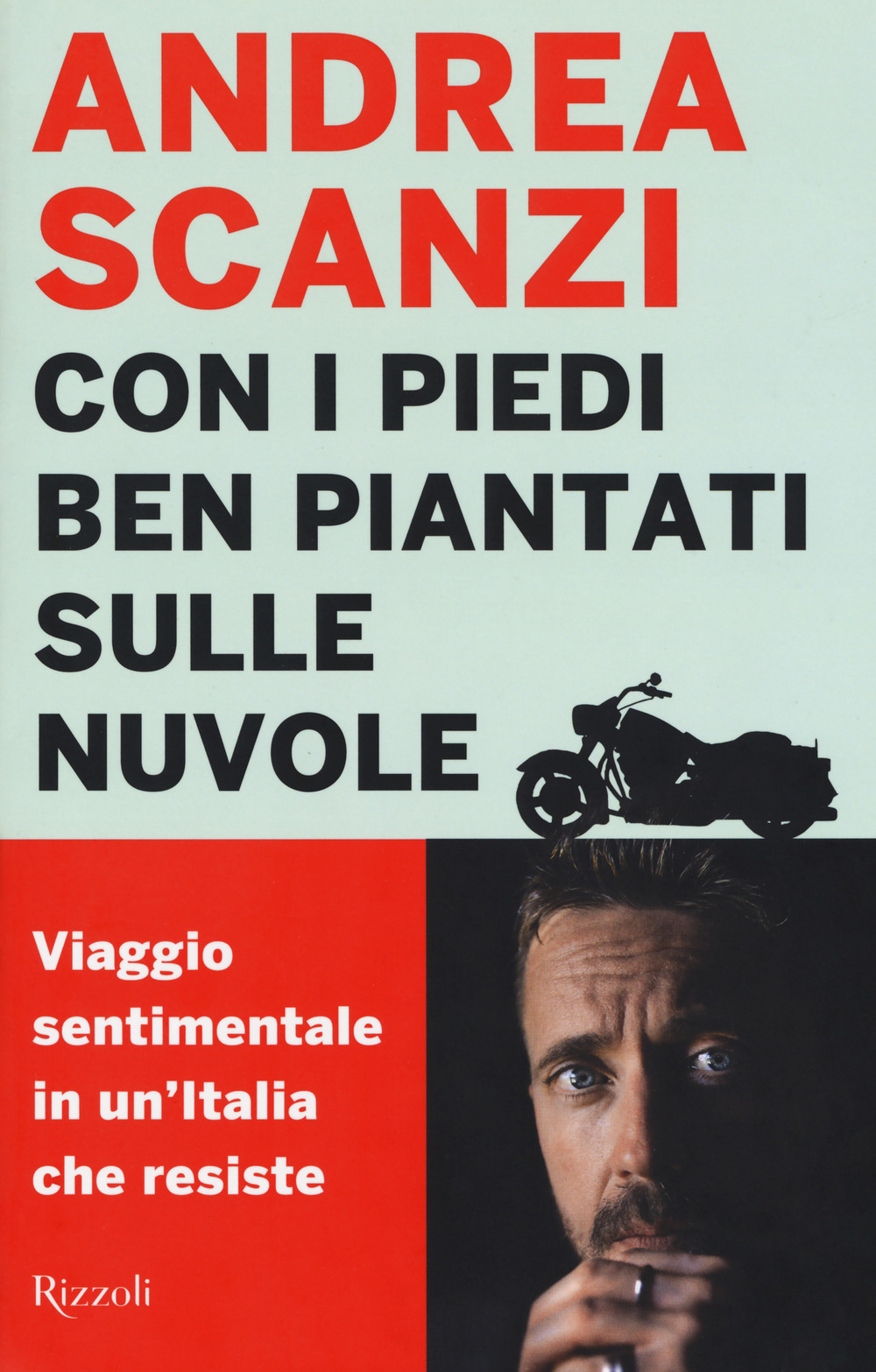 CON I PIEDI BEN PIANTATI SULLE NUVOLE. VIAGGIO SENTIMENTALE IN UN'ITALIA CHE RESISTE - 9788817103381