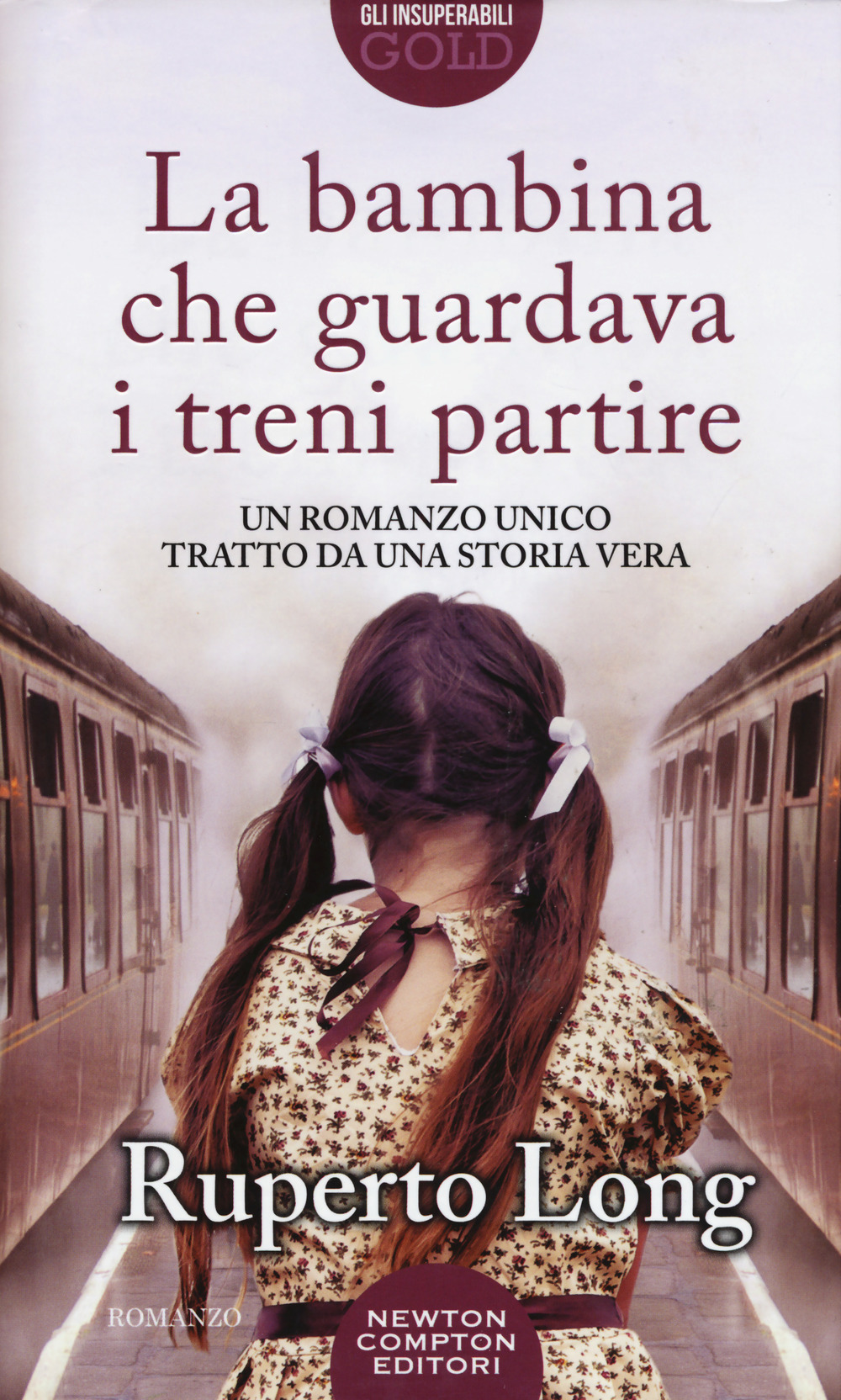 La bambina che guardava i treni partire