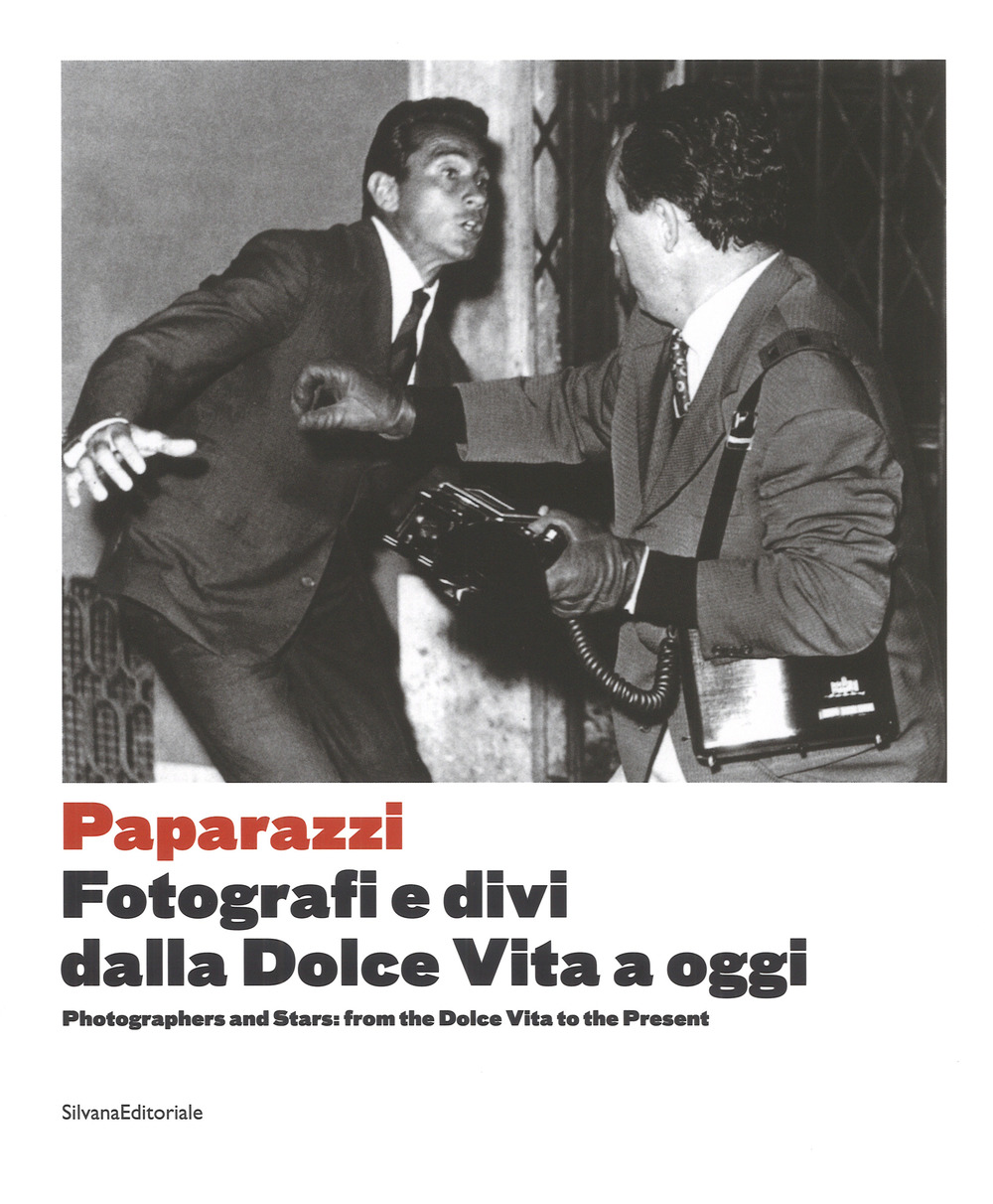 Arrivano i paparazzi. Fotografi e divi dalla Dolce Vita a oggi-Photographers and stars: from the Dolce Vita to the present. Catalogo della mostra (Torino, 13 settembre 2017-7 gennaio 2018). Ediz. illustrata