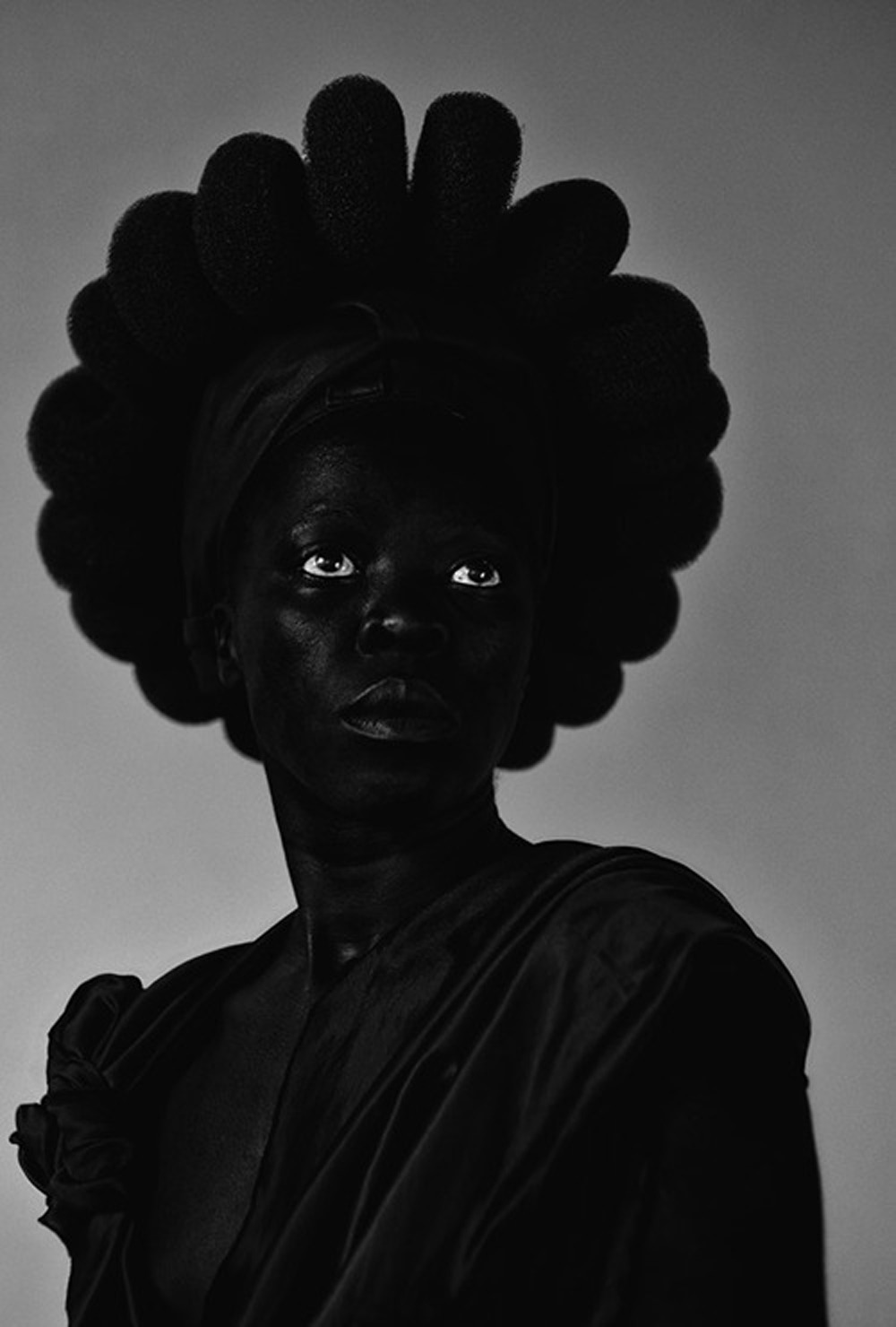 Zanele Muholi Somnyama Ngonyama. Ave, leonessa nera. Ediz. a colori