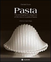 Pasta. The photographic elegance of De Cecco's pasta shapes. Ediz. italiana e inglese