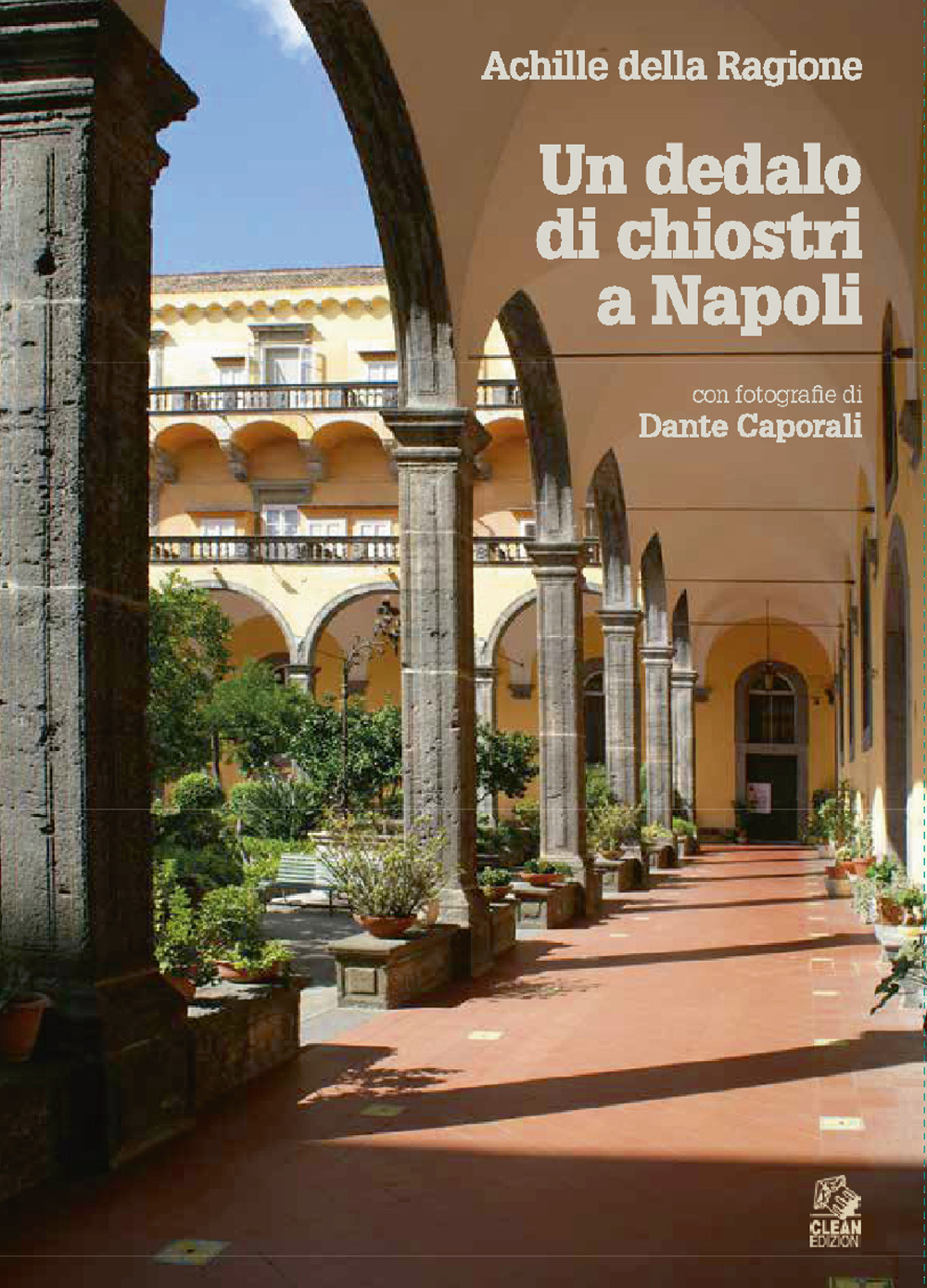 Un dedalo di chiostri a Napoli. Ediz. a colori