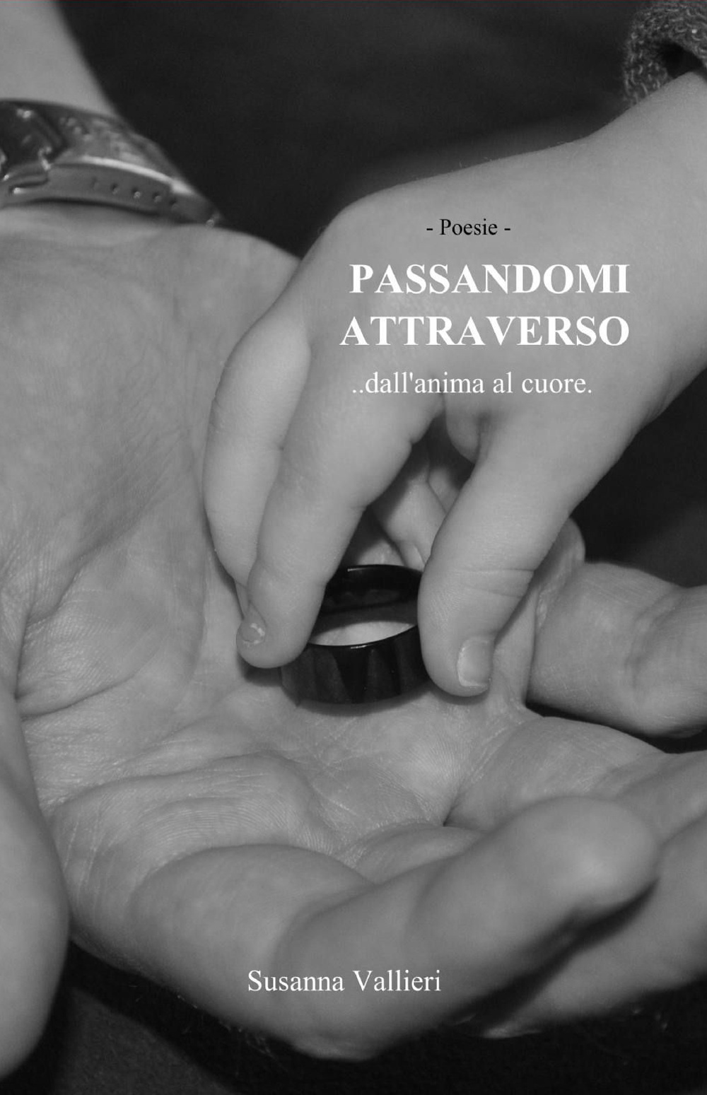 Passandomi attraverso