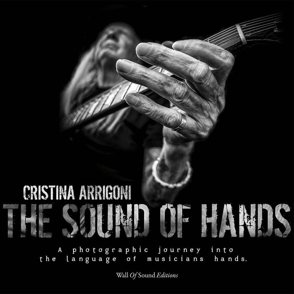 The sound of hands. A photographic journey into the language of musicians hands. Ediz. illustrata