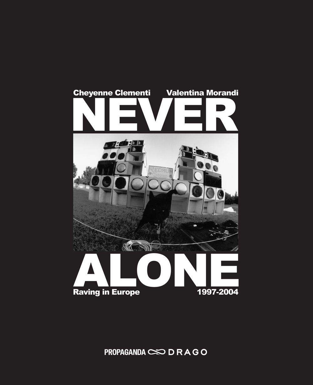Never alone. Raving in Europe 1997-2004. Ediz. italiana e inglese